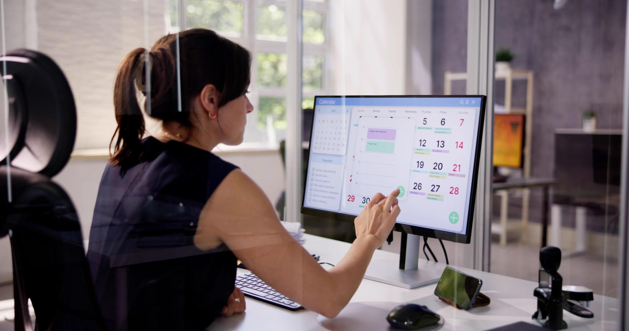 How Small Businesses Can Manage Bookings Efficiently (Without Losing Clients)